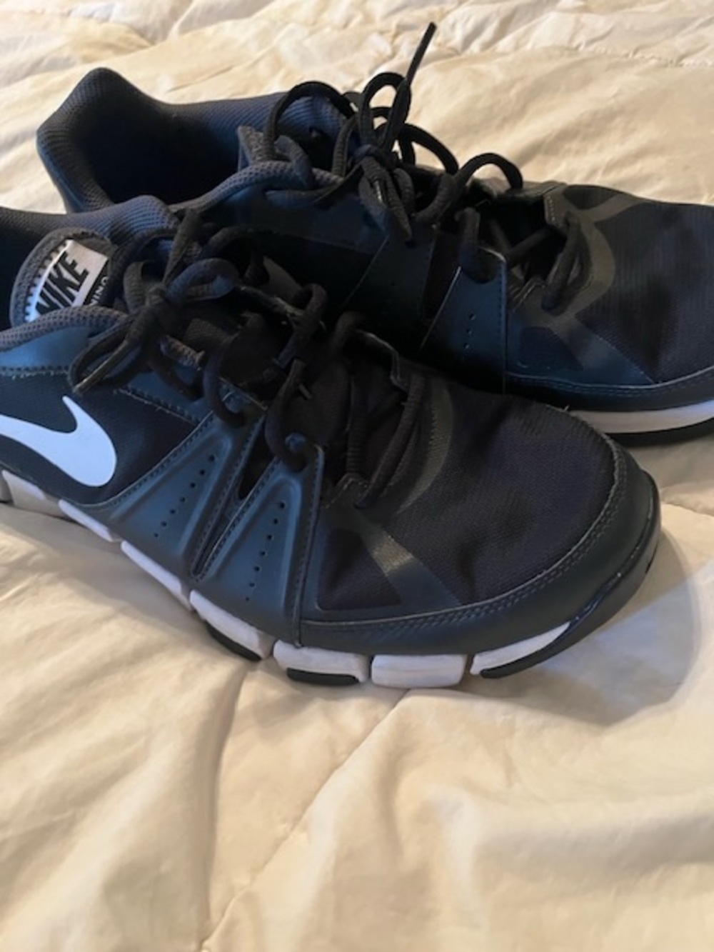 Nike Men’s Black & White Athletic Training Sneakers